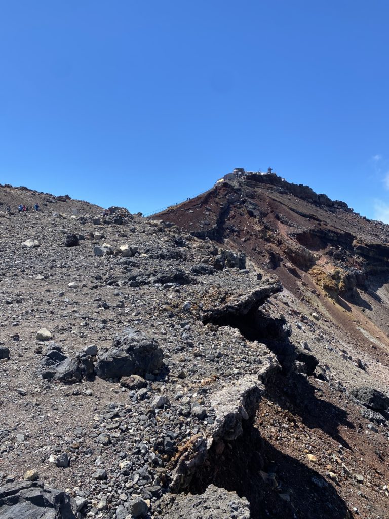 富士山頂上から見た剣ヶ峰