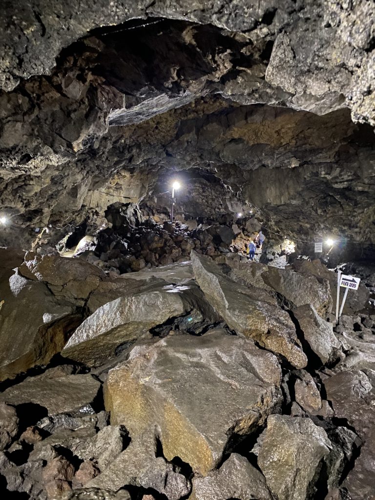 駒門風穴の内部