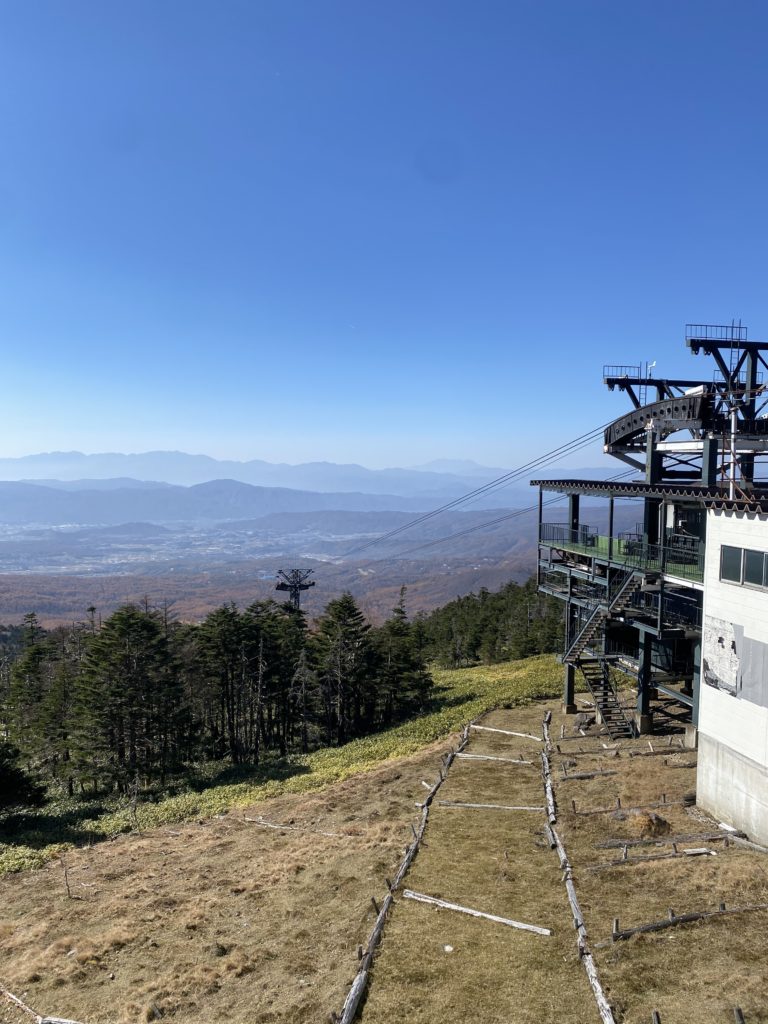 北八ヶ岳ロープウェイ頂上駅から見下ろした風景