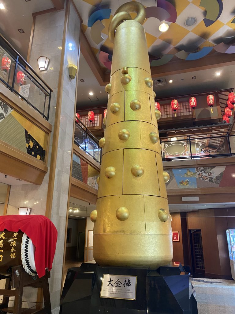 登別温泉 第一滝本館の中の金の金棒