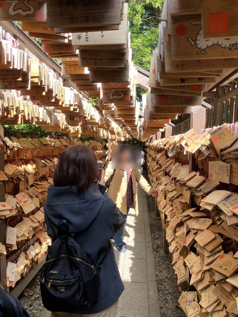 川越氷川神社 絵馬のトンネル