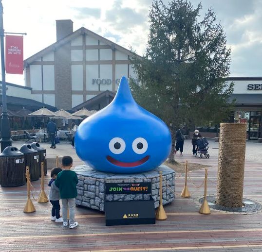 土岐プレミアムアウトレット 入り口付近のスライム像